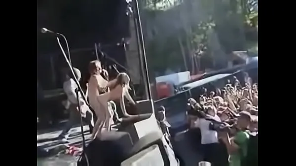 Couple fuck on stage during a concert Film hangat yang hangat