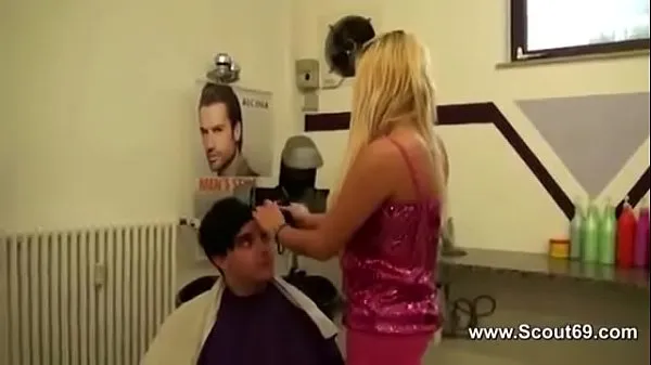 热German Hot Teen Hair Stylistin with Silicon Tits Fuck Customer温暖的电影
