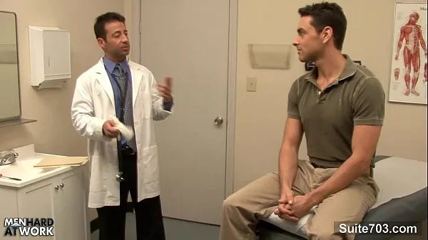 گرم Lusty doctor gets nailed by his gay patient at work گرم فلمیں