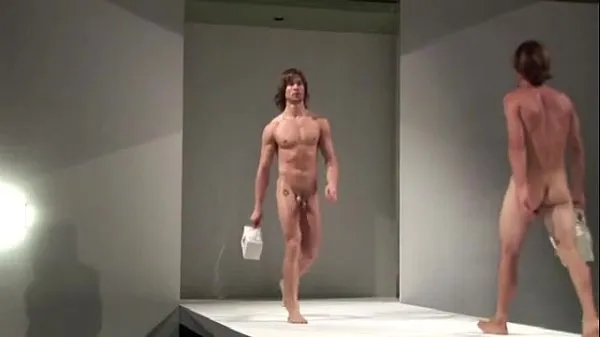 أفلام ساخنة Naked hunky men modeling purses دافئة