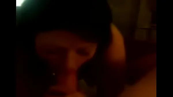 ホットな Irish Cock Gets deep throated by brunette 温かい映画