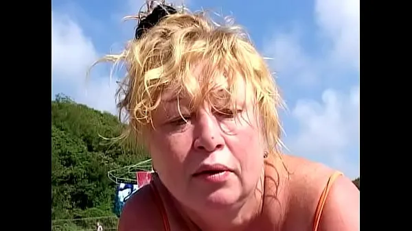 Populárne Mature woman on the beach horúce filmy