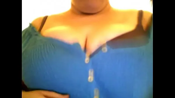 Vroči Unbuttoning and buttoning shirt nice cleavage topli filmi