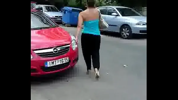 Vroči Greek bubble butt walk on road topli filmi
