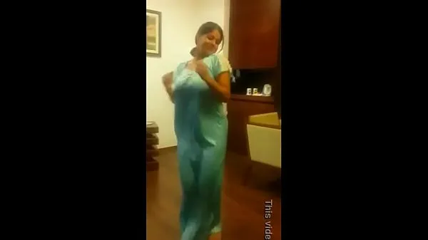 Tamil Wife Sumithra Hot Dance for husband Film hangat yang hangat