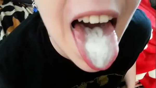 뜨거운 Girlfriend takes all sperm in mouth 따뜻한 영화