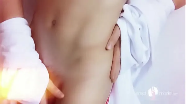 Καυτές Sexy Man Undressing On The Bed And Stimulating Himself ζεστές ταινίες