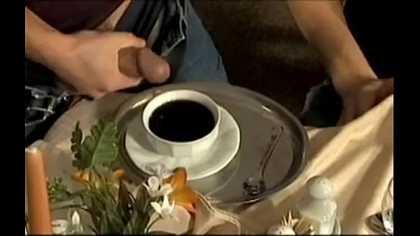 Gorące Do you want to milk in the coffe? It's tasty! - Quieres leche en el café? tomaciepłe filmy