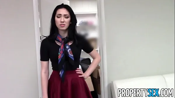 Горячие PropertySex - секс-видео красивой брюнетки с агентом по недвижимости в домашнем офисетеплые фильмы