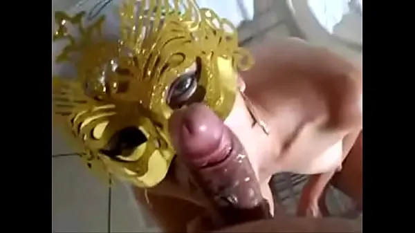 Hot chupando com mascara de carnaval warm Movies