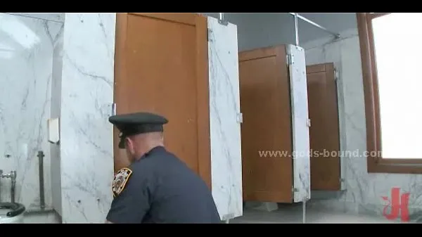 뜨거운 Gay cop catches thief in the rest room 따뜻한 영화