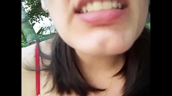 热Raquel sends pussy-smelling panties to customers all over Brazil温暖的电影