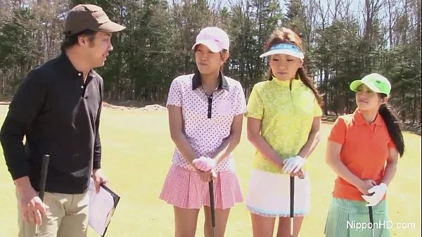 Vroči Asian teen girls plays golf nude topli filmi