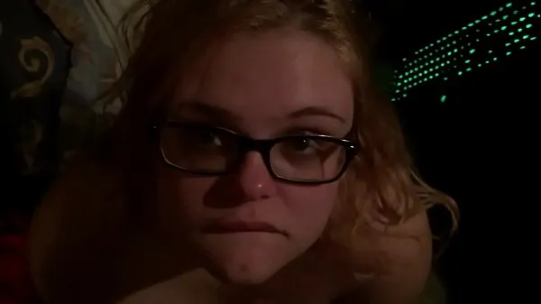 热Amateur Slut Girlfriend Takes Facial Cumshot温暖的电影