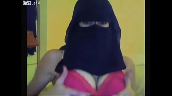 Hot Sexy Saudi Arabian girl twerking with veil on warm Movies