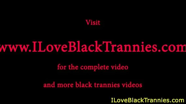 Hotte Black amateur tranny face drenched varme film