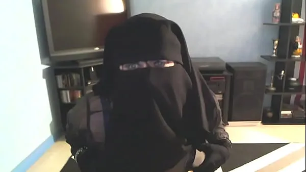 Quente Muslim girl revealing herself Filmes quentes