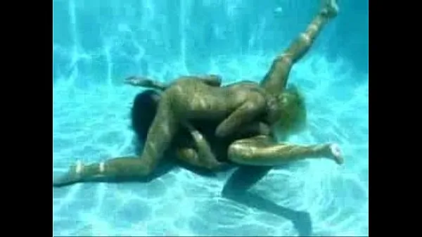 Quente Exposição - Sexo lésbico subaquático Filmes quentes