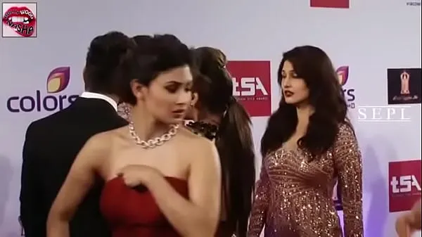 Oooppss Mouni Roy NIPPLE Visible - YouTube Films chauds