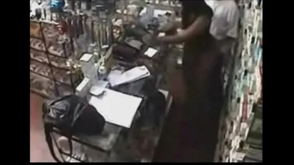 Nóng Real ! Employee getting a Blowjob Behind the Counter Phim ấm áp