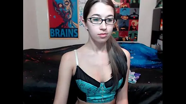 Hotte slut alexxxcoal fingering herself on live webcam varme filmer