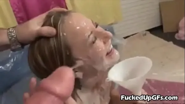 Hotte Massive Cocks gather for Facial on a Young Girl varme filmer