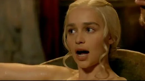 Hot Emilia Clarke Game of Thrones S03 E08 warm Movies
