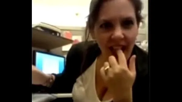 Καυτές Chubby MILF Cums on the Phone at Work ζεστές ταινίες