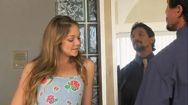 Jessie Andrews, babysitter who also takes care of her boss's cock Film hangat yang hangat