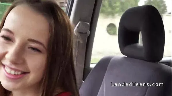 गर्म Cute teen hitchhiker sucks cock in car गर्म फिल्में