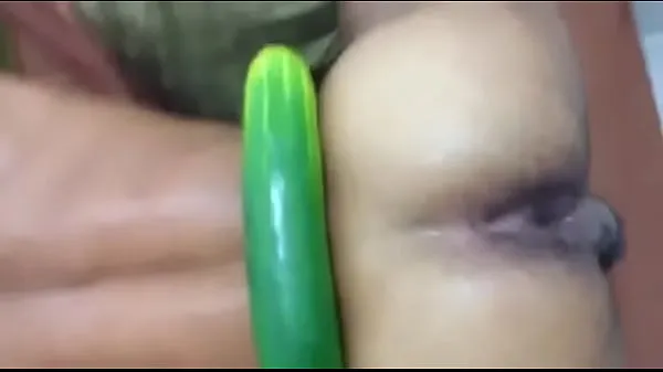Gorące giant cucumber in boyfriend's assciepłe filmy