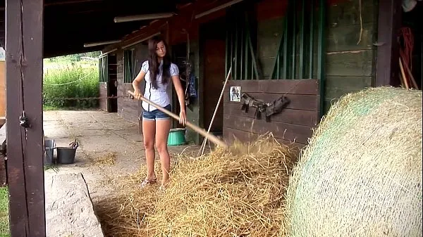 Megan Cox Masturbates Outdoors. See Her Getting Hot In The Hay Filem hangat panas