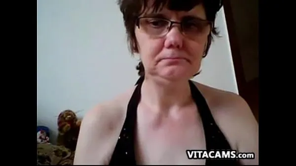 Vroči Naughty Grandma Gets Naked topli filmi