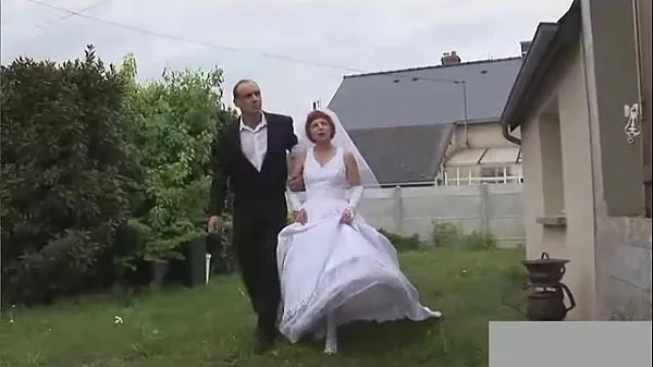 Granny fisted with wedding dress Film hangat yang hangat
