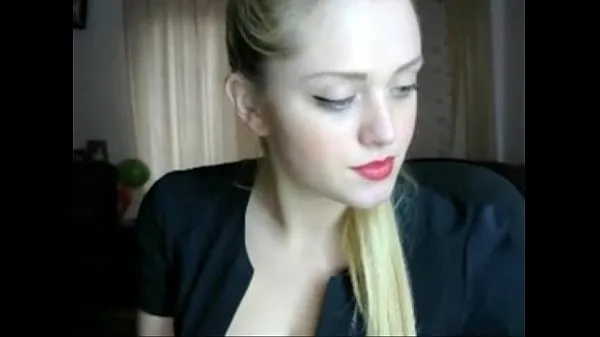 Hotte beautiful Ukrainian blonde from kiev cams with luscious red lips varme filmer