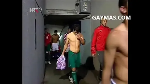 Hotte FOOTBALL PLAYER SHOWS THE PENIS ON TV varme film