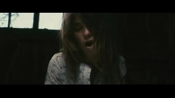 热Charlotte Gainsbourg in Antichrist (2009温暖的电影