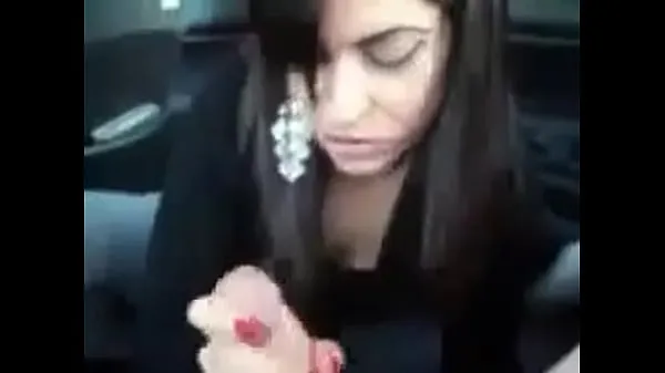 Hotte Sucking on her 's car varme filmer