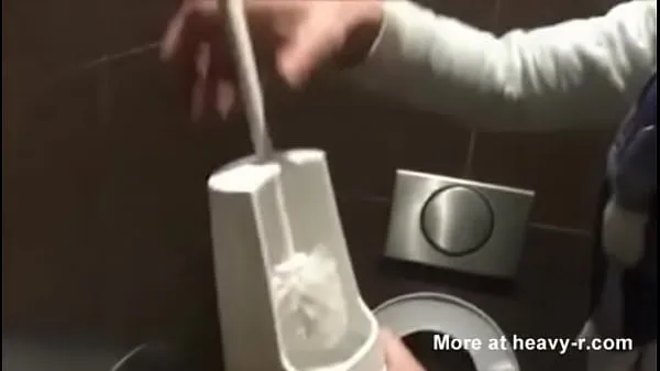 Nóng Drinking Water From Toilet Brush Holder Phim ấm áp