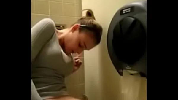 Vroči Girlfriend recording while masturbating in bathroom sexy More Videos on topli filmi