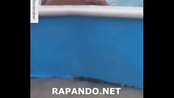 Menő Dominican couple fucking fucking shaving in a pool in Plena Via Publica meleg filmek