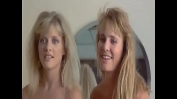 Populárne Barbara Crampton and Kathleen Kinmont posing nude in a movie horúce filmy