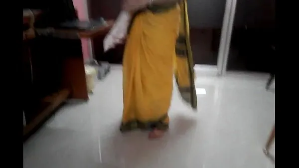 Hot Desi tamil Married aunty exposing navel in saree with audio warm Movies
