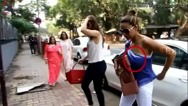 Heiße Gauri Khans Brüste in der Öffentlichkeit ausgesetztwarme Filme
