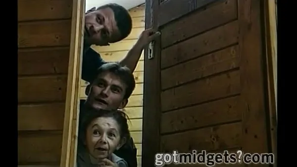 뜨거운 Threesome In A Sauna with 2 Midgets Ladies 따뜻한 영화