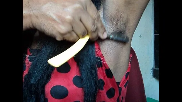 Hotte Girl shaving armpits hair by straight varme film