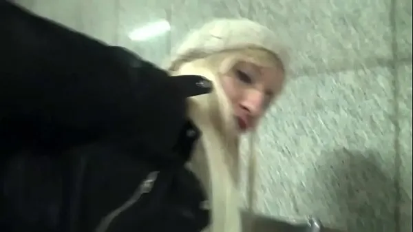 Kuumia Fucking at the subway station: it ends up in her ass and in her leather jacket lämpimiä elokuvia