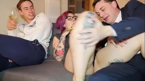 Hete ALISON GUGLIELMETTI PUT A BANANA IN HER PUSSY IN FRONT OF MAX FELICITAS AND ANDR warme films