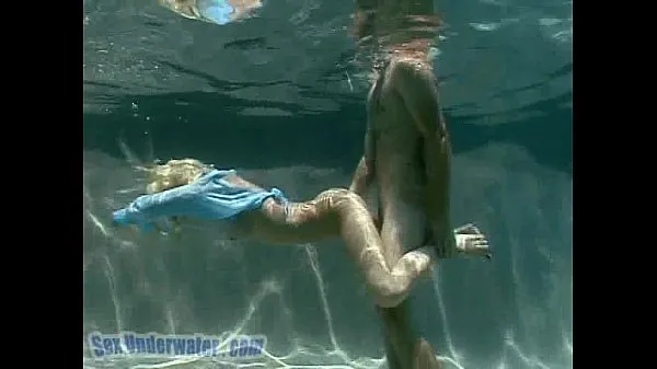 Madison Scott is a Screamer... Underwater! (1/2 Film hangat yang hangat