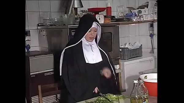Vroči German Nun Assfucked In Kitchen topli filmi